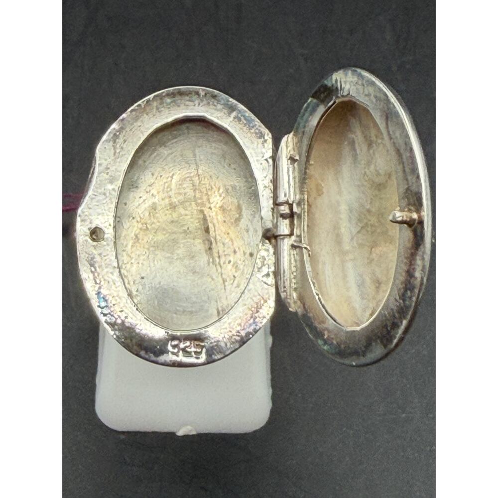 Vintage "New" Sterling Silver Etched Locket Ring Size 9 - Picture 2 of 4